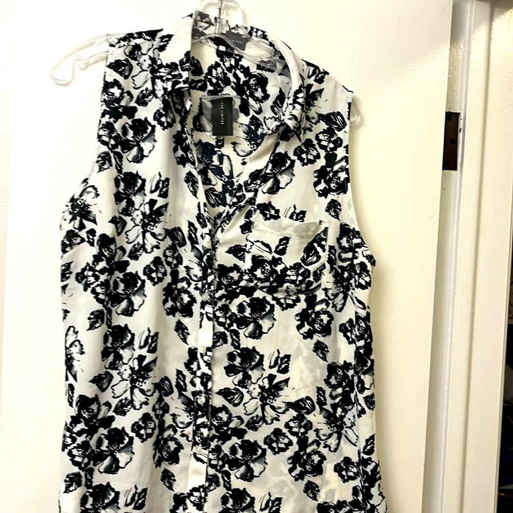 NWT sleeveless blouse